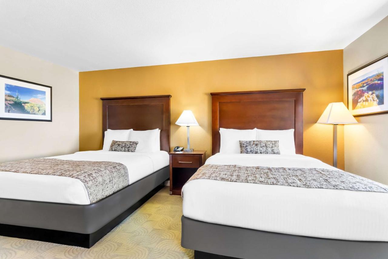 Queen Room with Two Queen Beds - Disability Access/Bathtub at Best Western California City Inn & Suites