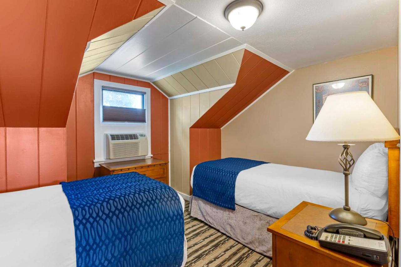 Three-Bedroom Suite at Best Western Sunset Inn