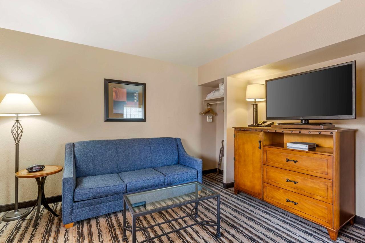 King Suite at Best Western Sunset Inn