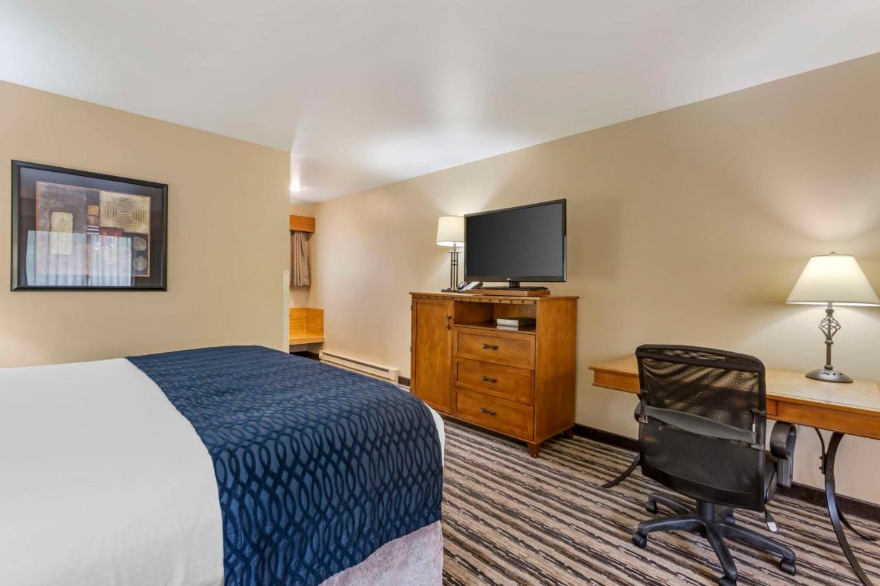 King Room at Best Western Sunset Inn