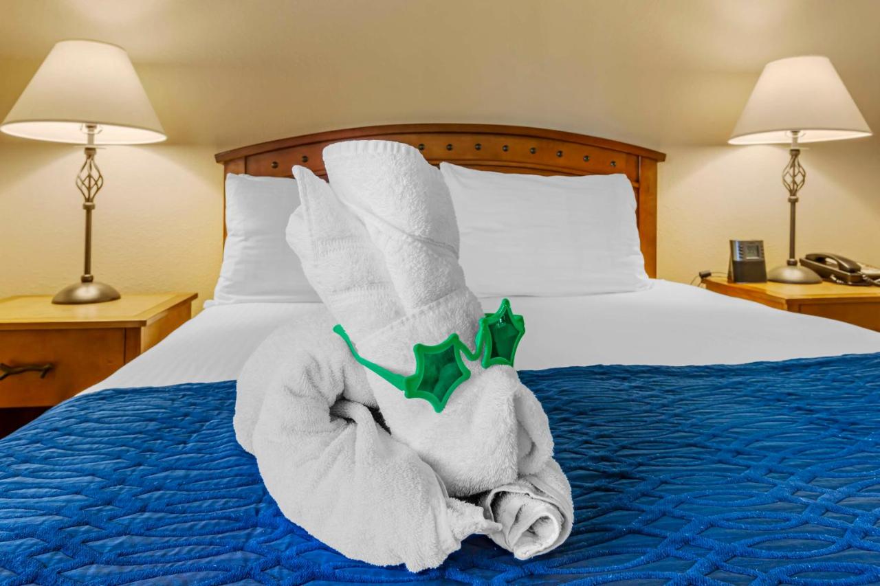 Two-Bedroom Queen Suite with Two Baths at Best Western Sunset Inn