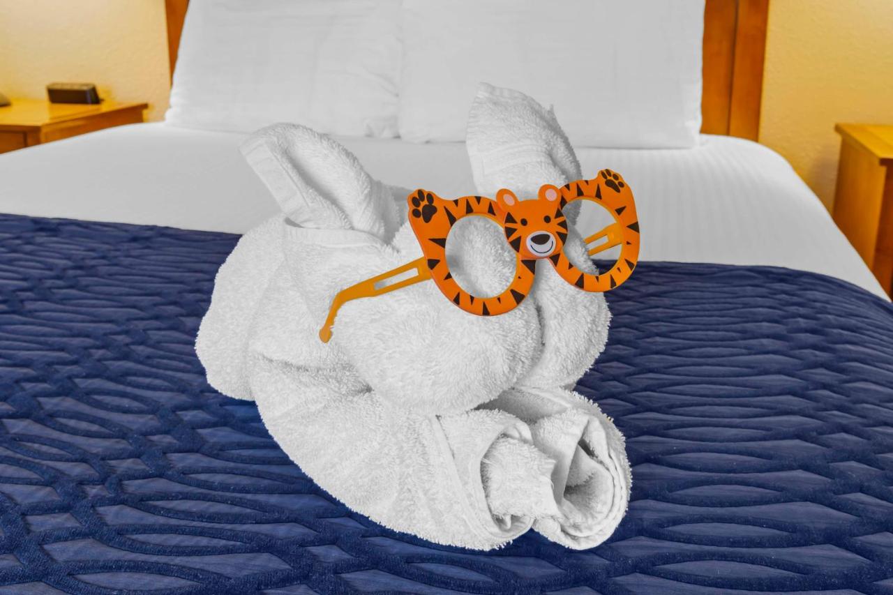 Three-Bedroom Suite at Best Western Sunset Inn