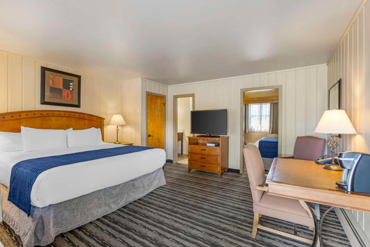 Room with King and Queen Bed at Best Western Sunset Inn