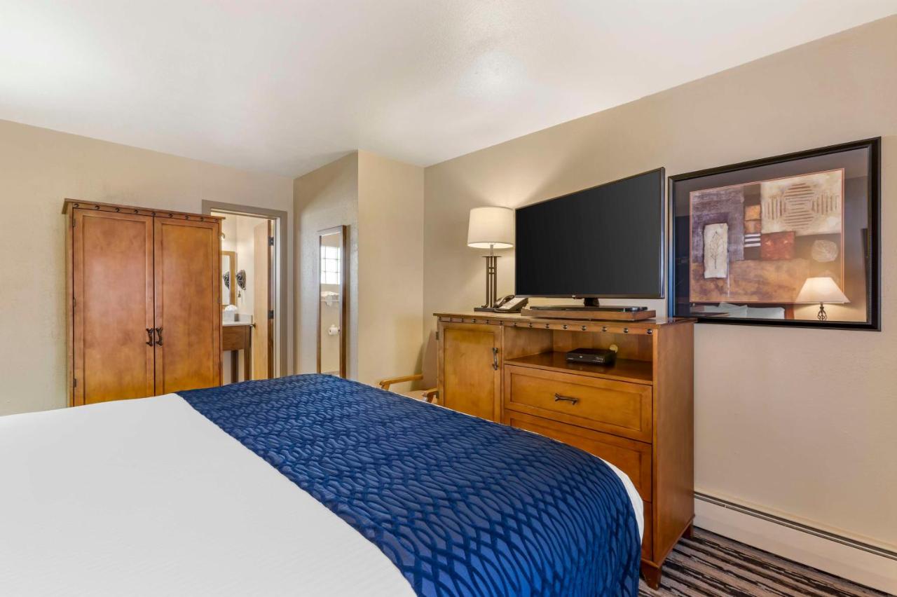 Small King Room at Best Western Sunset Inn