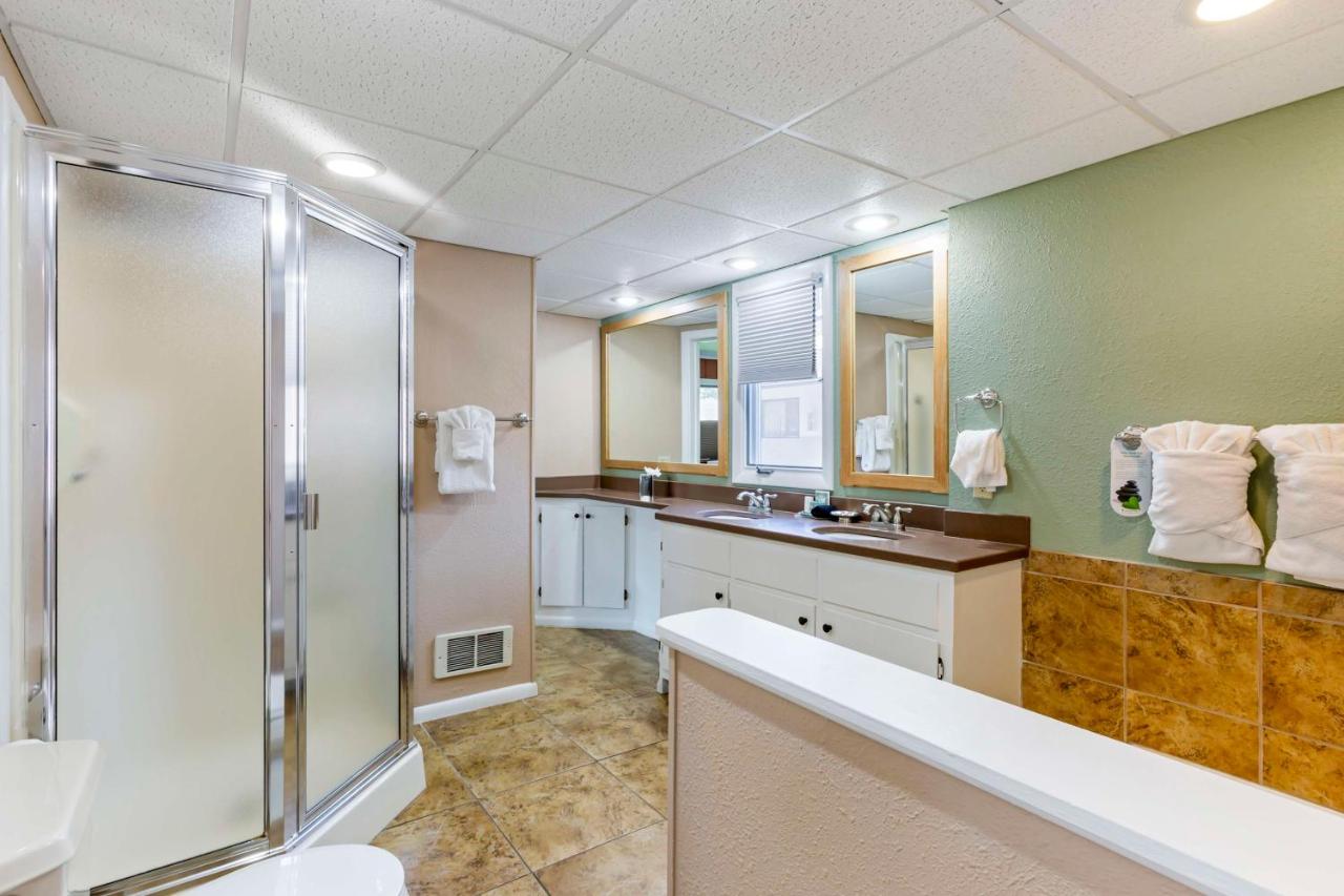 Three-Bedroom Suite at Best Western Sunset Inn