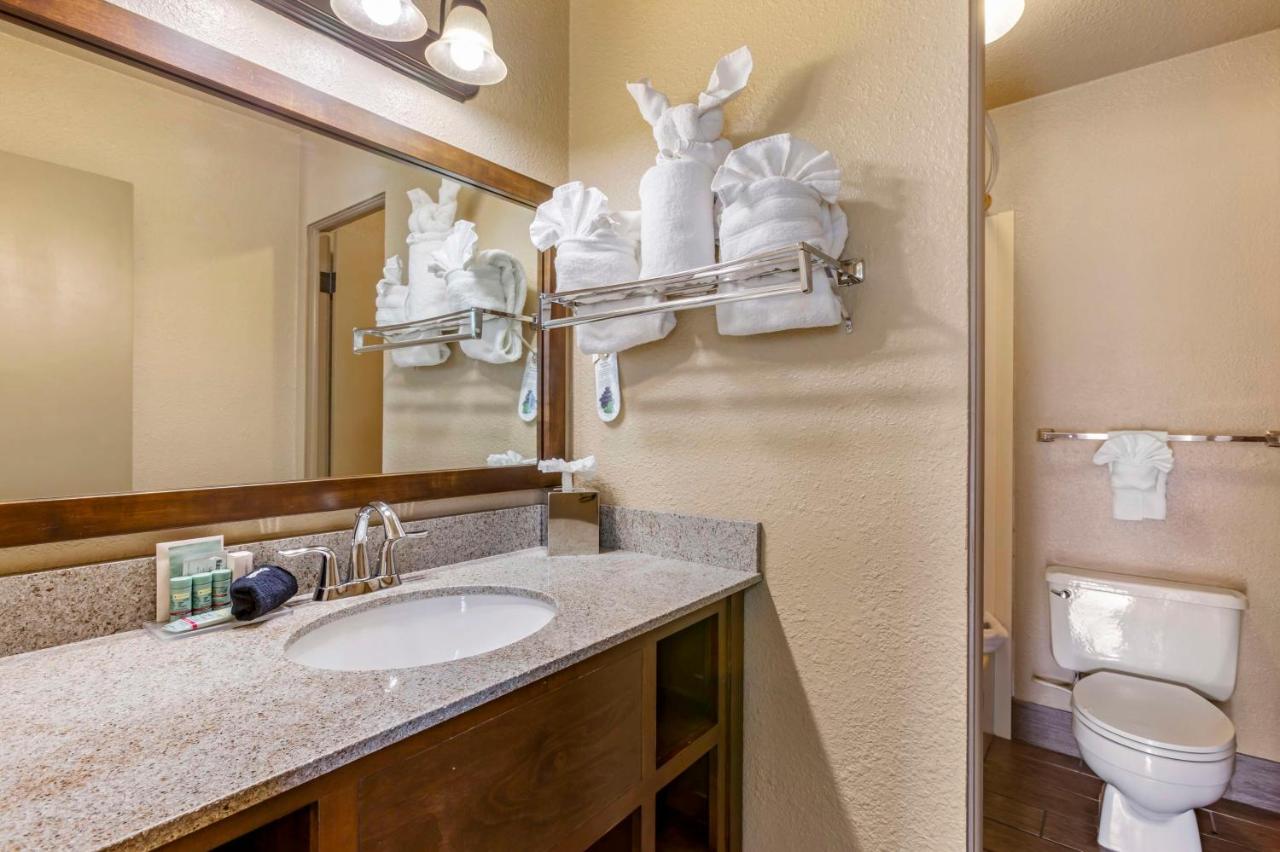King Suite at Best Western Sunset Inn