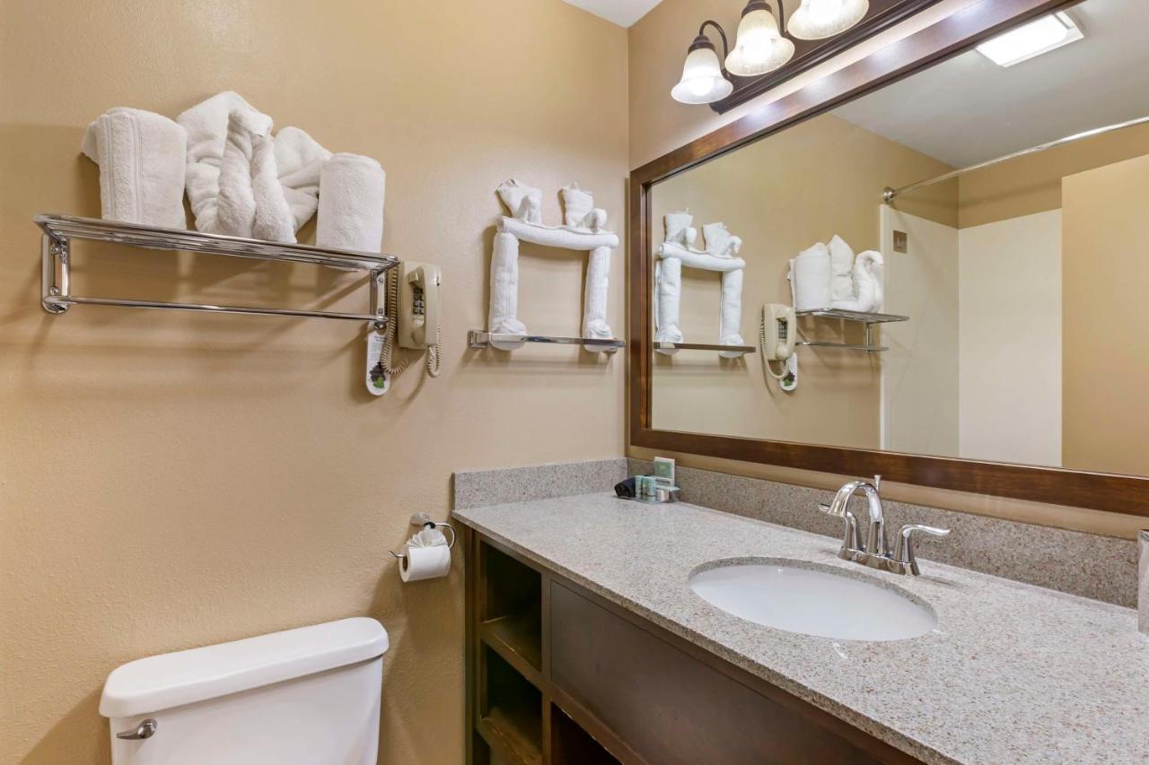 King Room at Best Western Sunset Inn