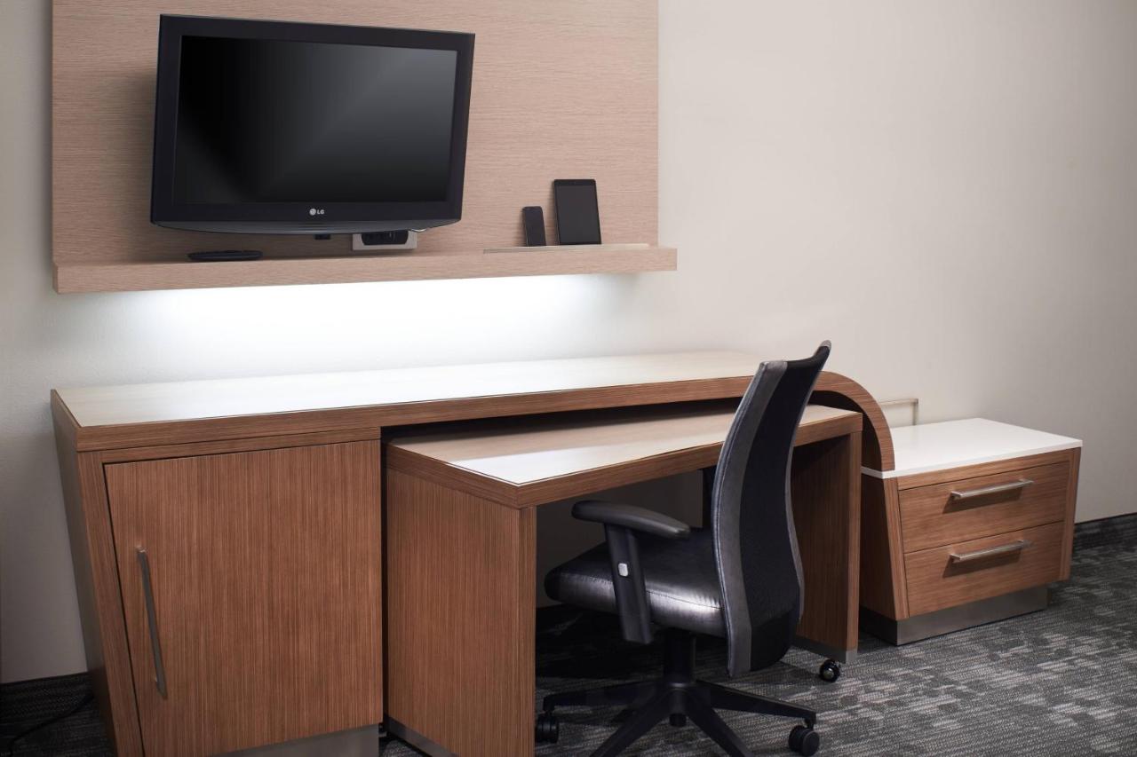 | Courtyard by Marriott Cincinnati-Covington