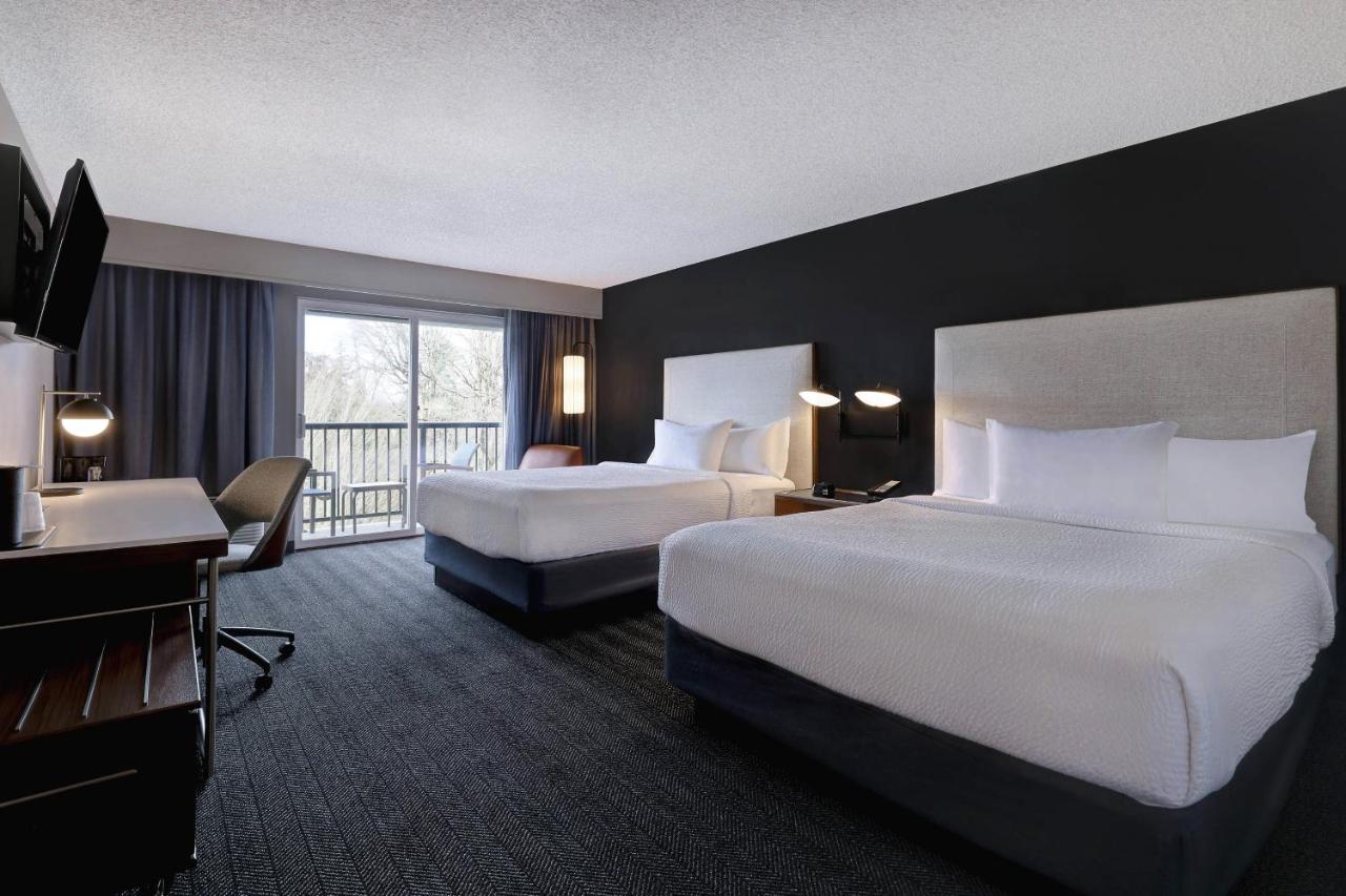 Queen Room with Two Queen Beds at Courtyard by Marriott Portland Southeast/Clackamas
