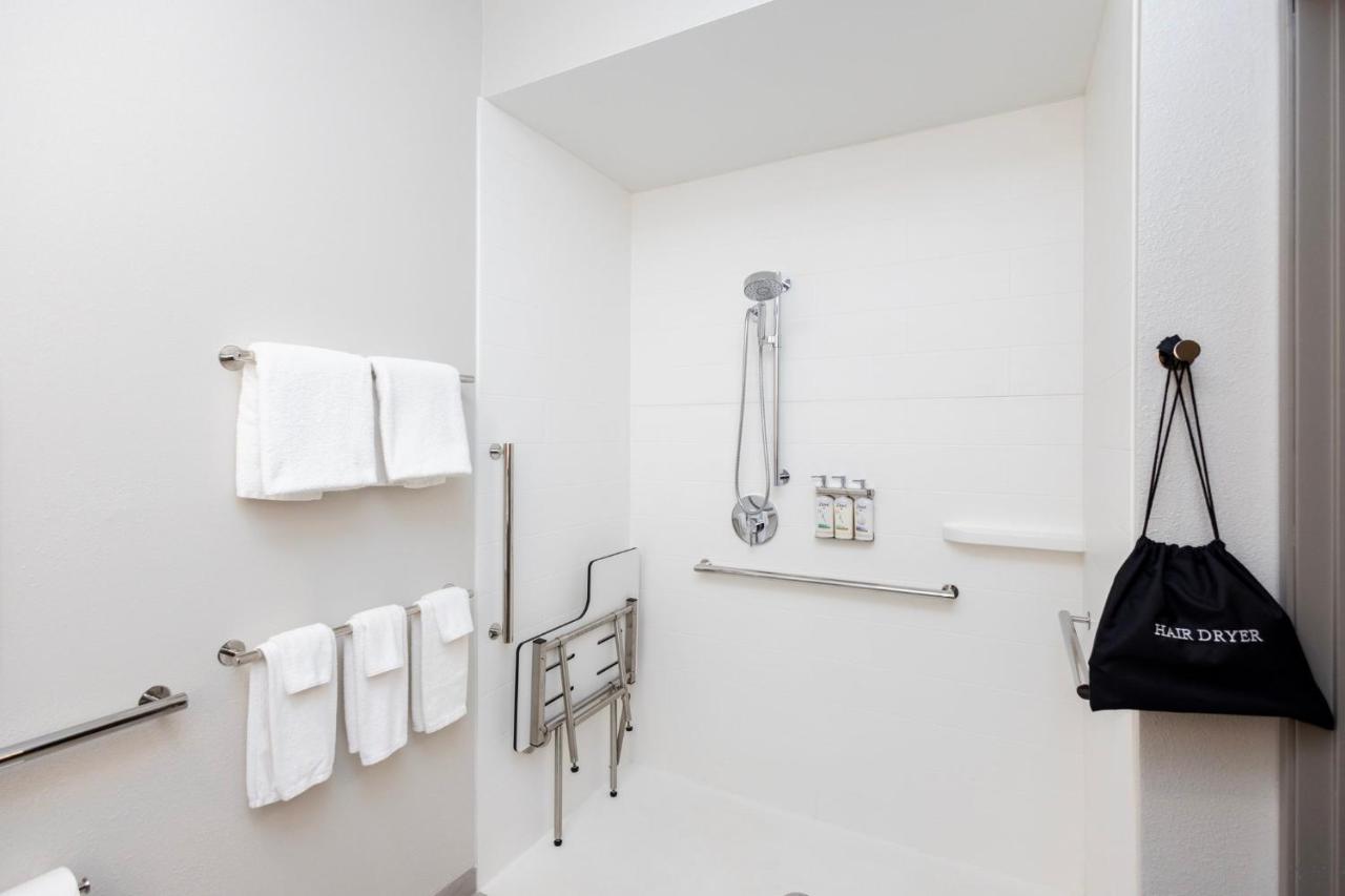 | Holiday Inn Express Hotel and Suites Marysville, an IHG Hotel