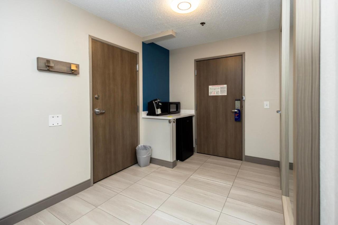 | Holiday Inn Express Hotel and Suites Marysville, an IHG Hotel