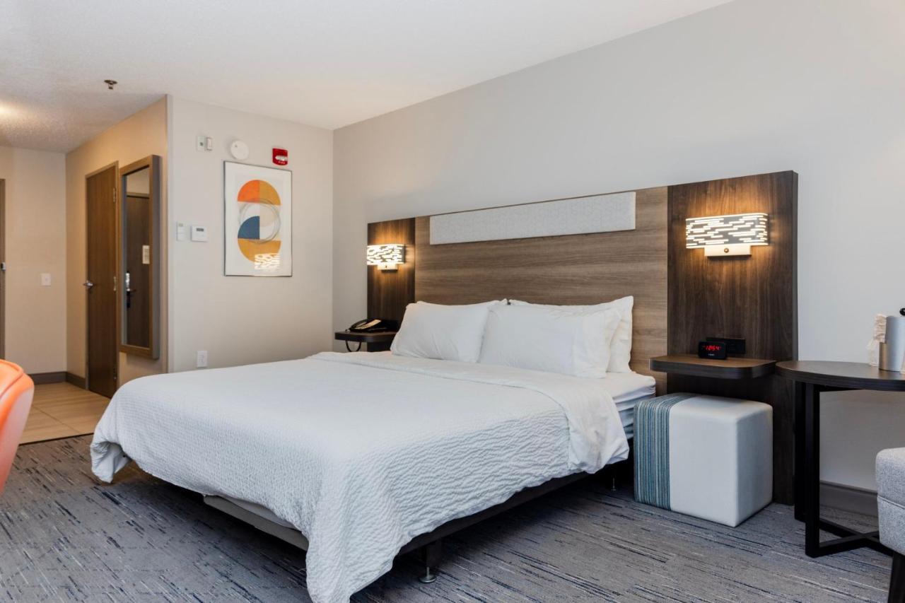 | Holiday Inn Express Hotel and Suites Marysville, an IHG Hotel