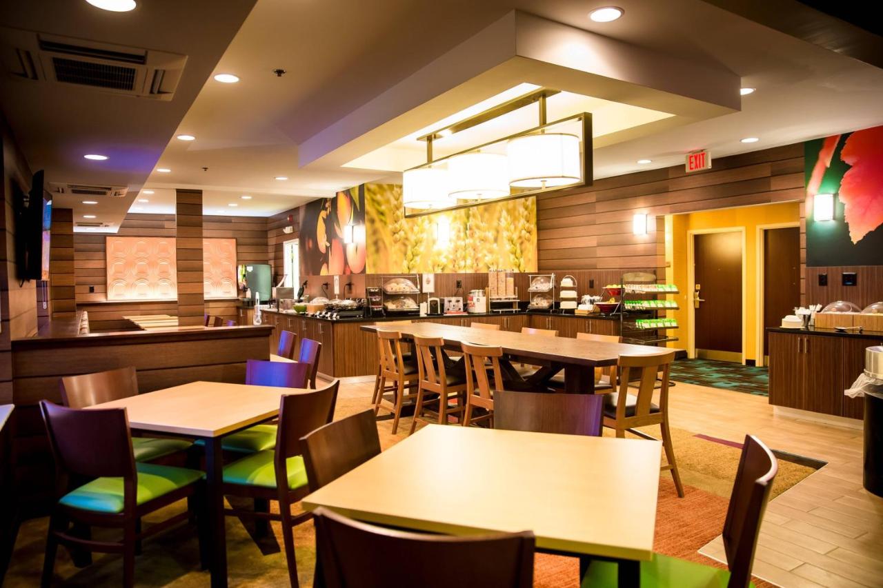 | Fairfield Inn & Suites Fredericksburg