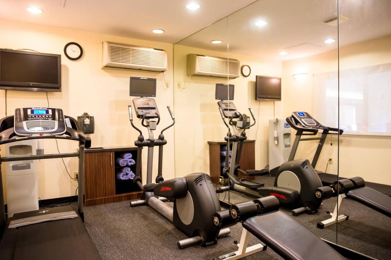 | Fairfield Inn & Suites Fredericksburg