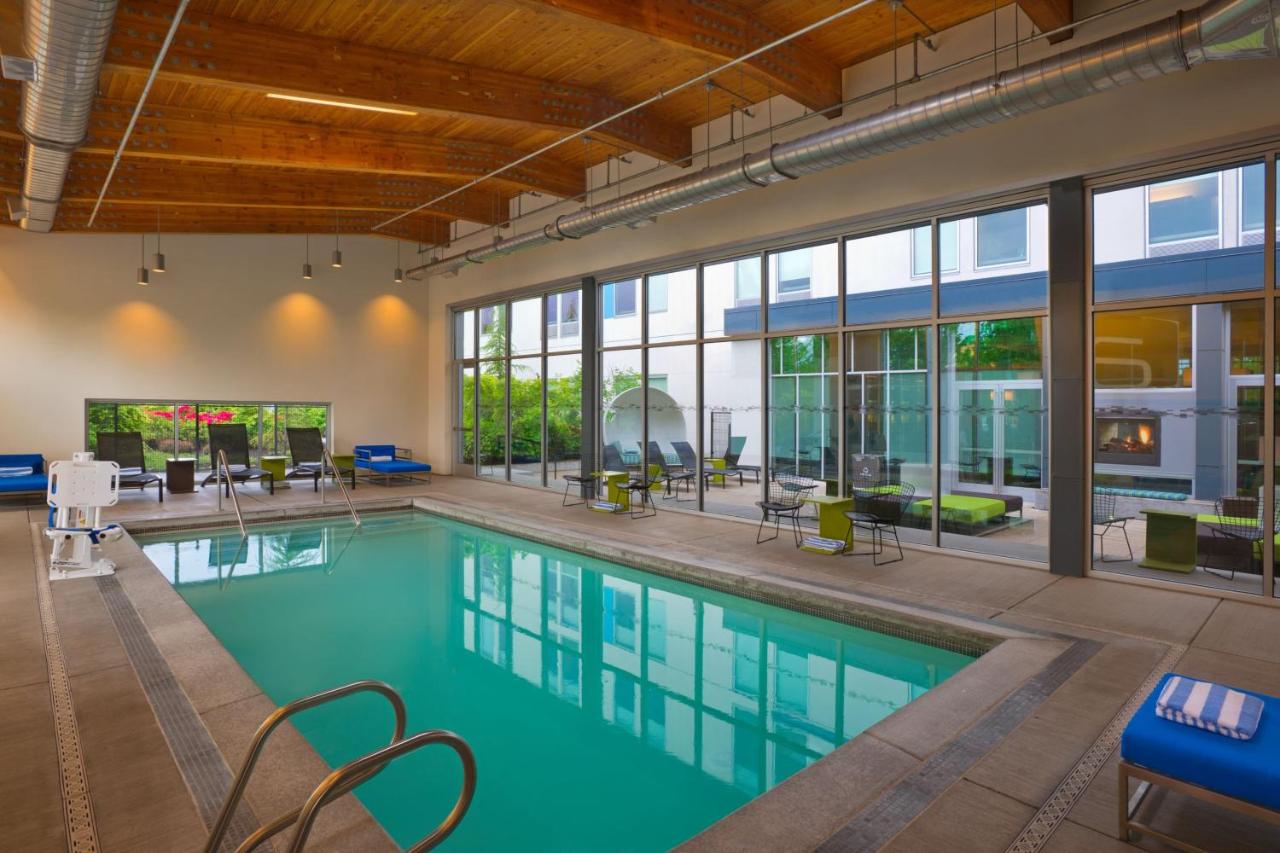 | Aloft Portland Airport Hotel at Cascade Station