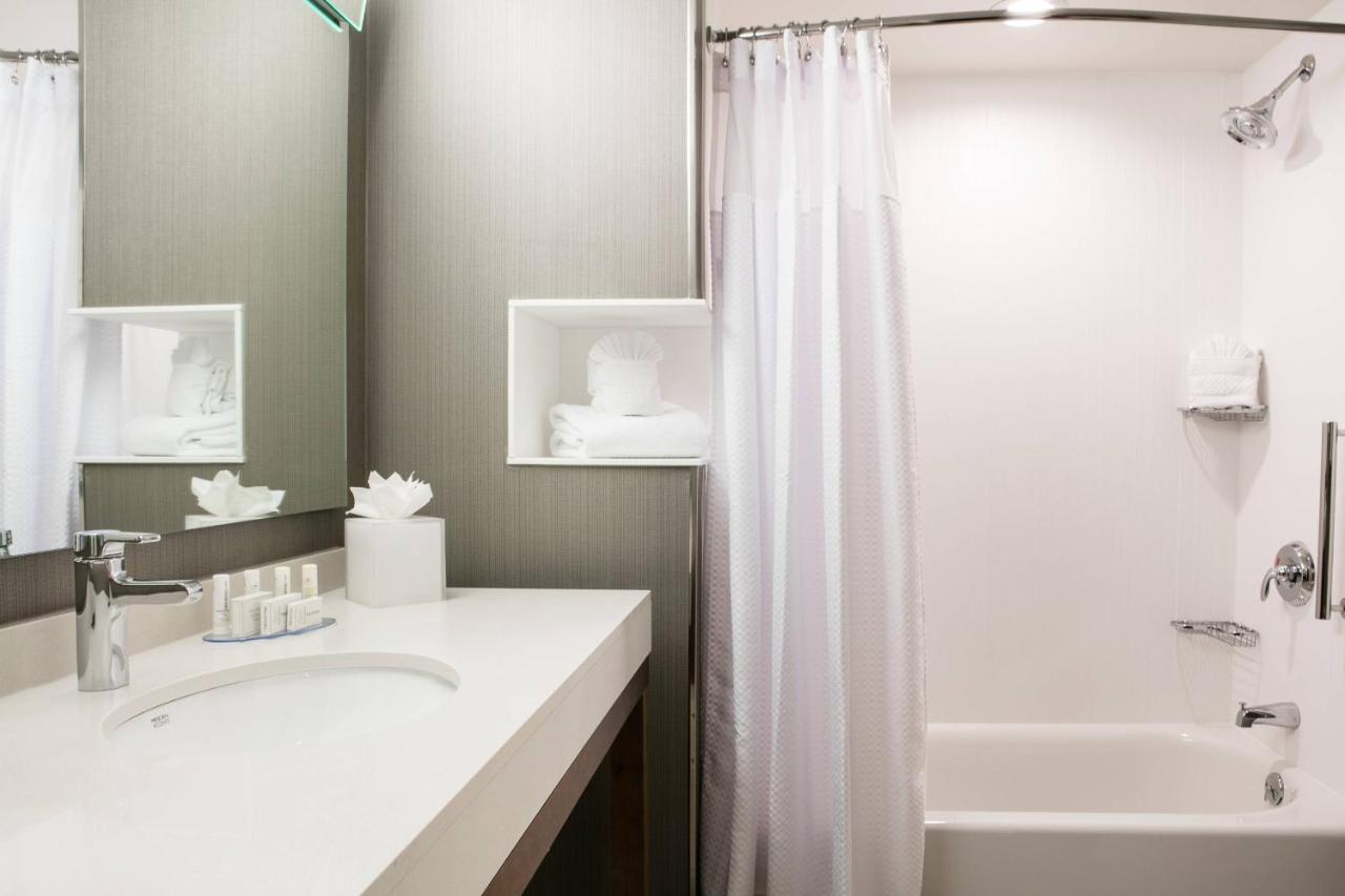 Queen Guest Room with Two Queen Beds at Courtyard by Marriott Omaha Bellevue Beardmore Event Center