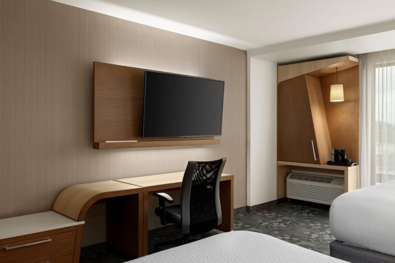 Double Queen Room at Courtyard by Marriott Omaha East/Council Bluffs, IA