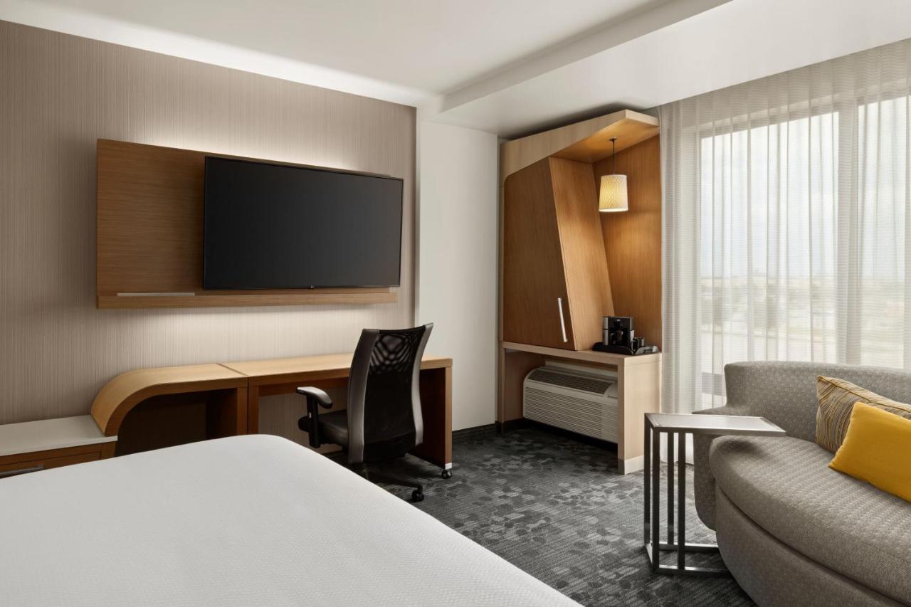 King Room with Sofa Bed at Courtyard by Marriott Omaha East/Council Bluffs, IA