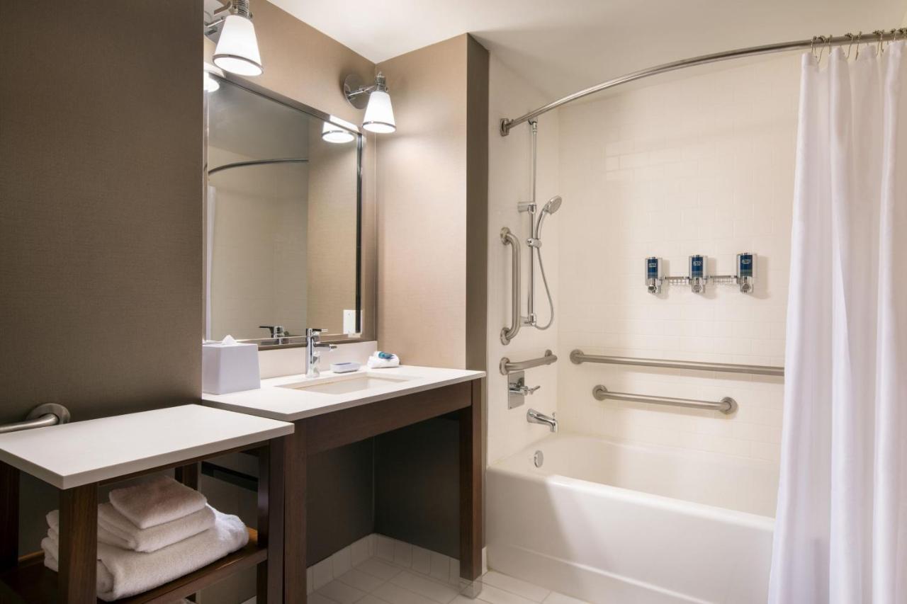 | Four Points By Sheraton At Phoenix Mesa Gateway Airport