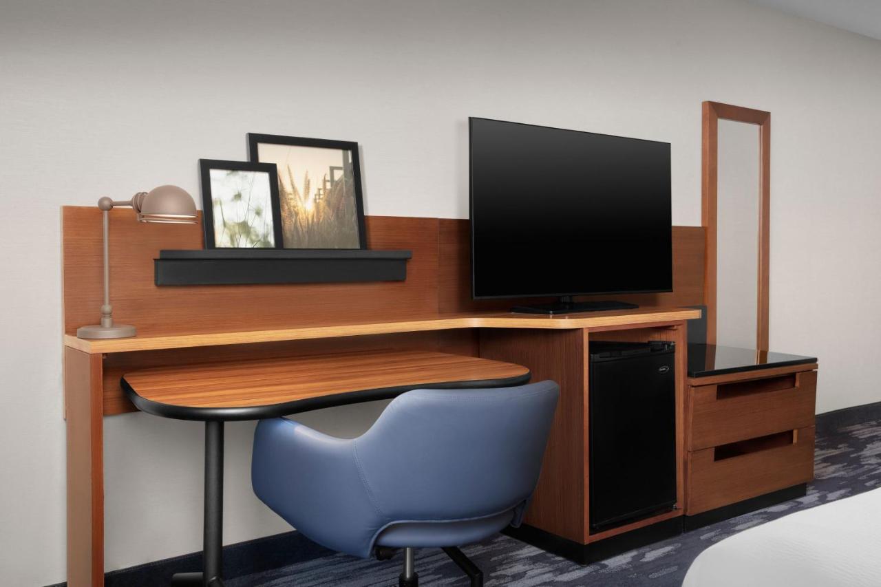 | Fairfield Inn & Suites Dulles Airport