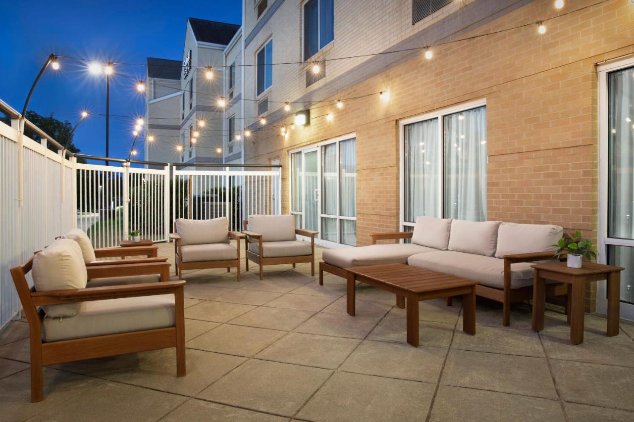 | Fairfield Inn & Suites Dulles Airport
