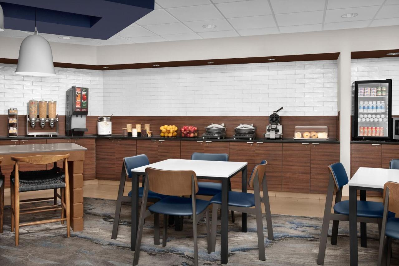 | Fairfield Inn & Suites Dulles Airport