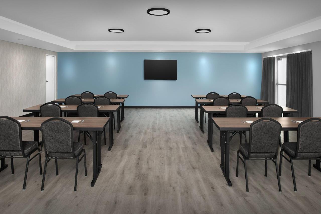 | Fairfield Inn & Suites Dulles Airport