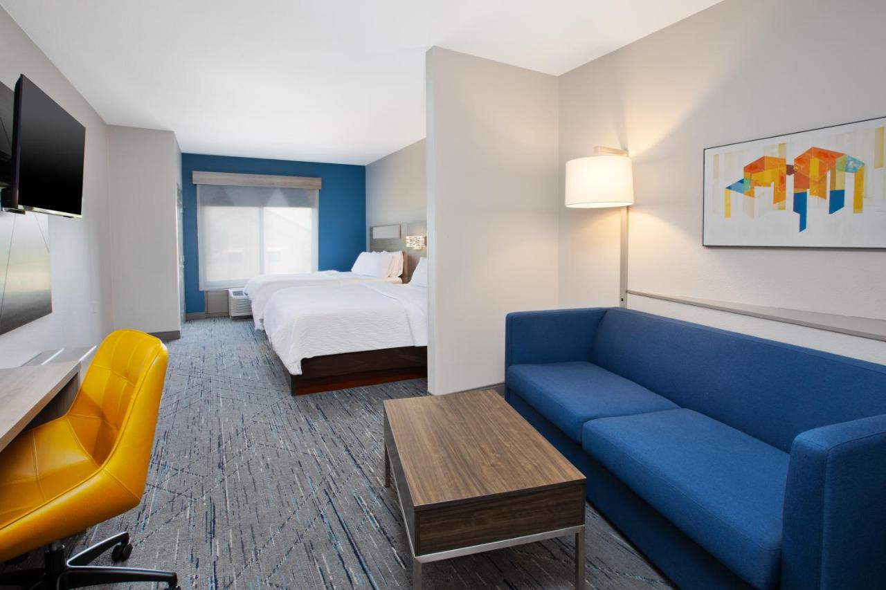 | Holiday Inn Express & Suites Milwaukee NW - Park Place, an IHG Hotel