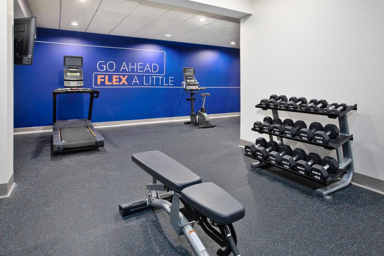  | Holiday Inn Express & Suites Milwaukee NW - Park Place, an IHG Hotel