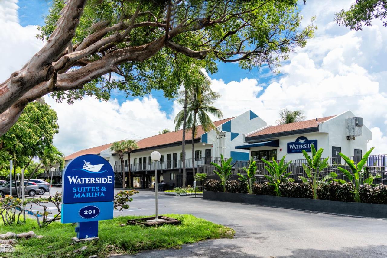 | Waterside Suites & Marina