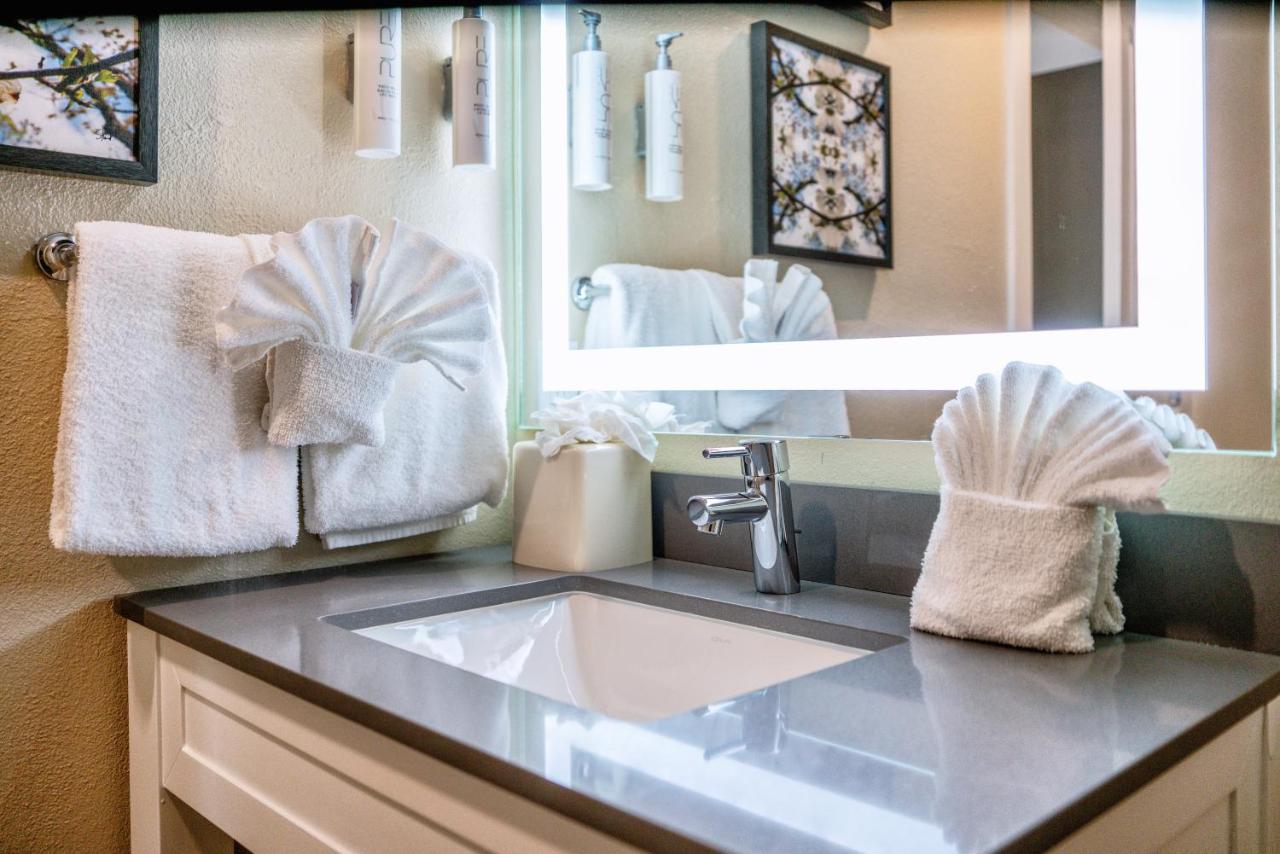  | Waterside Suites & Marina