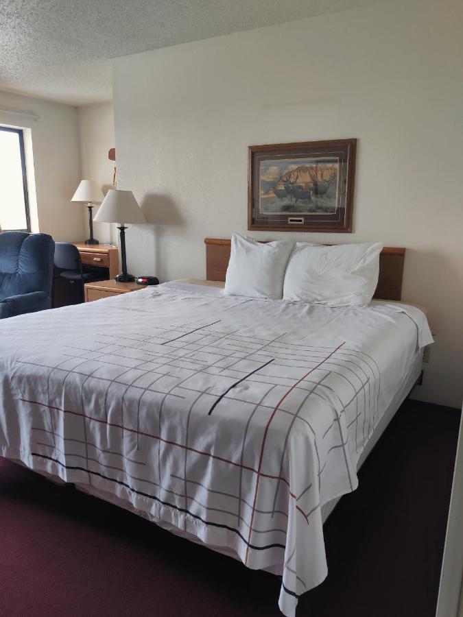 King Room - Non-Smoking at Americas Best Value Inn & Suites International Falls