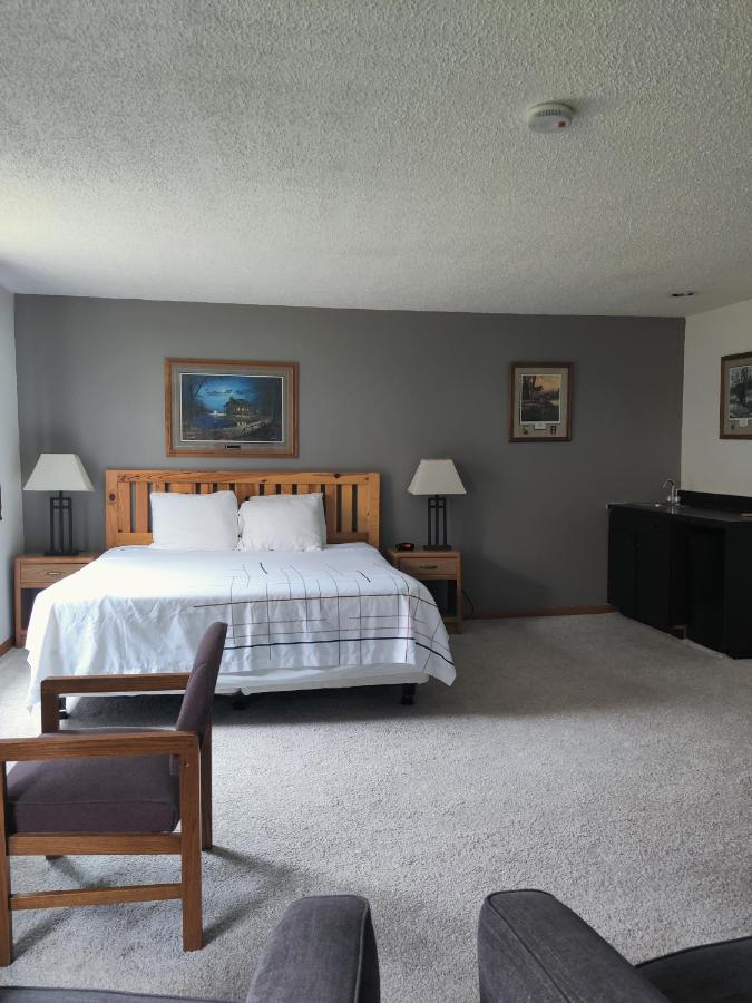 Suite at Americas Best Value Inn & Suites International Falls