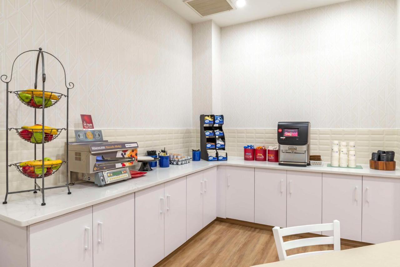 | Best Western Plus Crossroads Inn & Suites