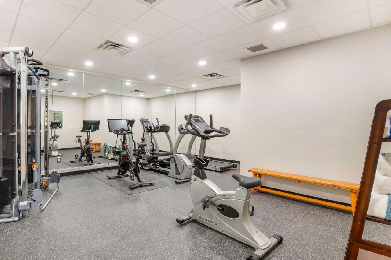 | Best Western Plus Crossroads Inn & Suites