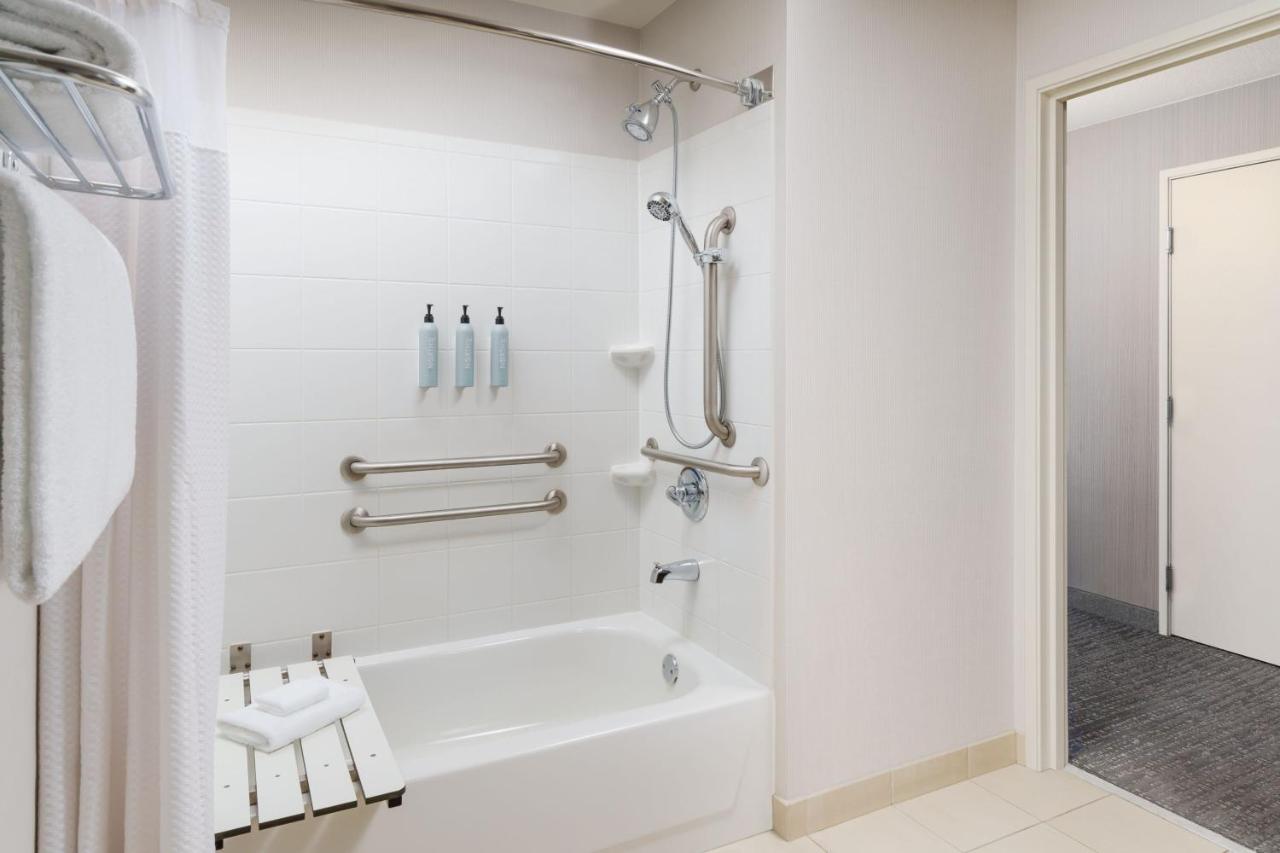 | Courtyard by Marriott Roseville Galleria Mall/Creekside Ridge Drive