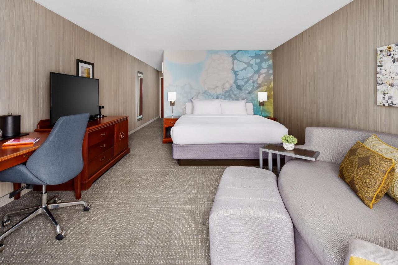 | Courtyard by Marriott Roseville Galleria Mall/Creekside Ridge Drive