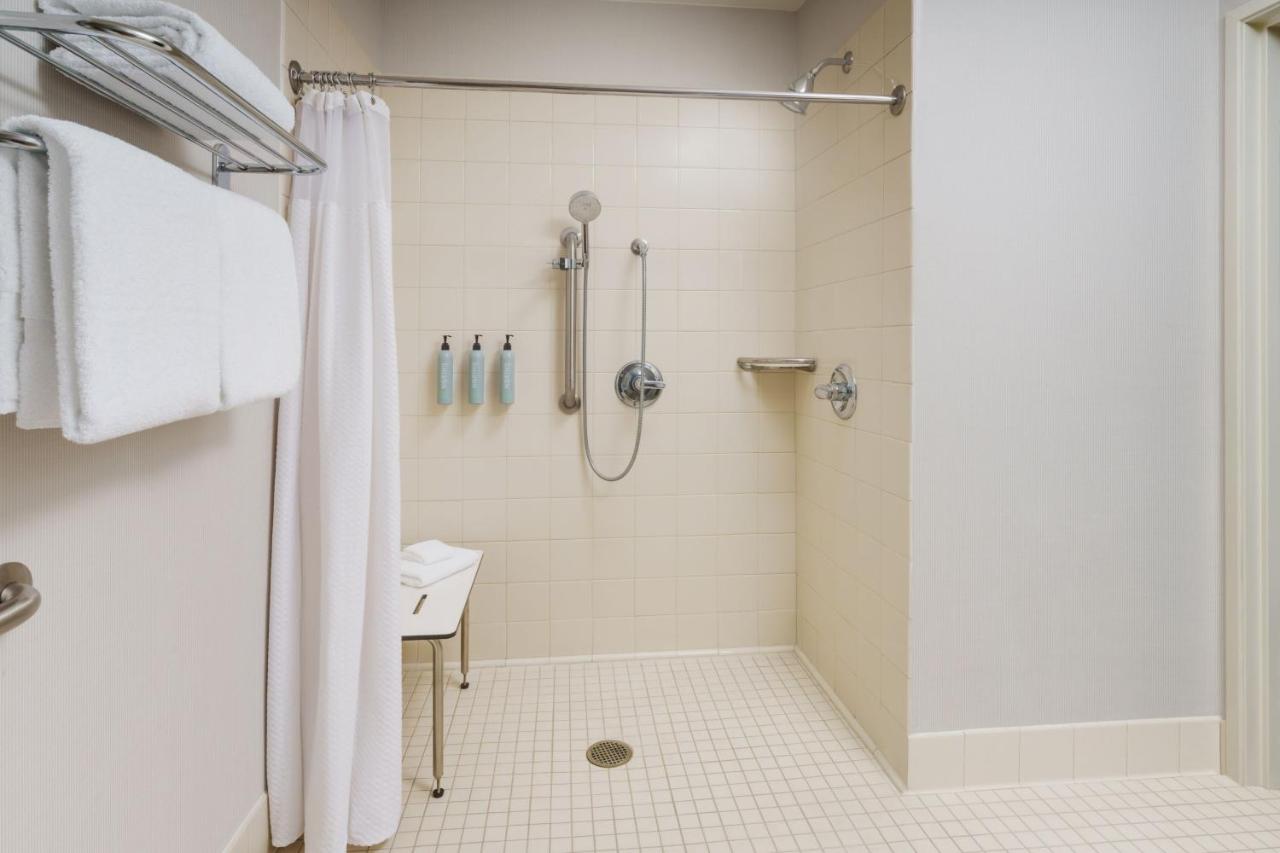 | Courtyard by Marriott Roseville Galleria Mall/Creekside Ridge Drive