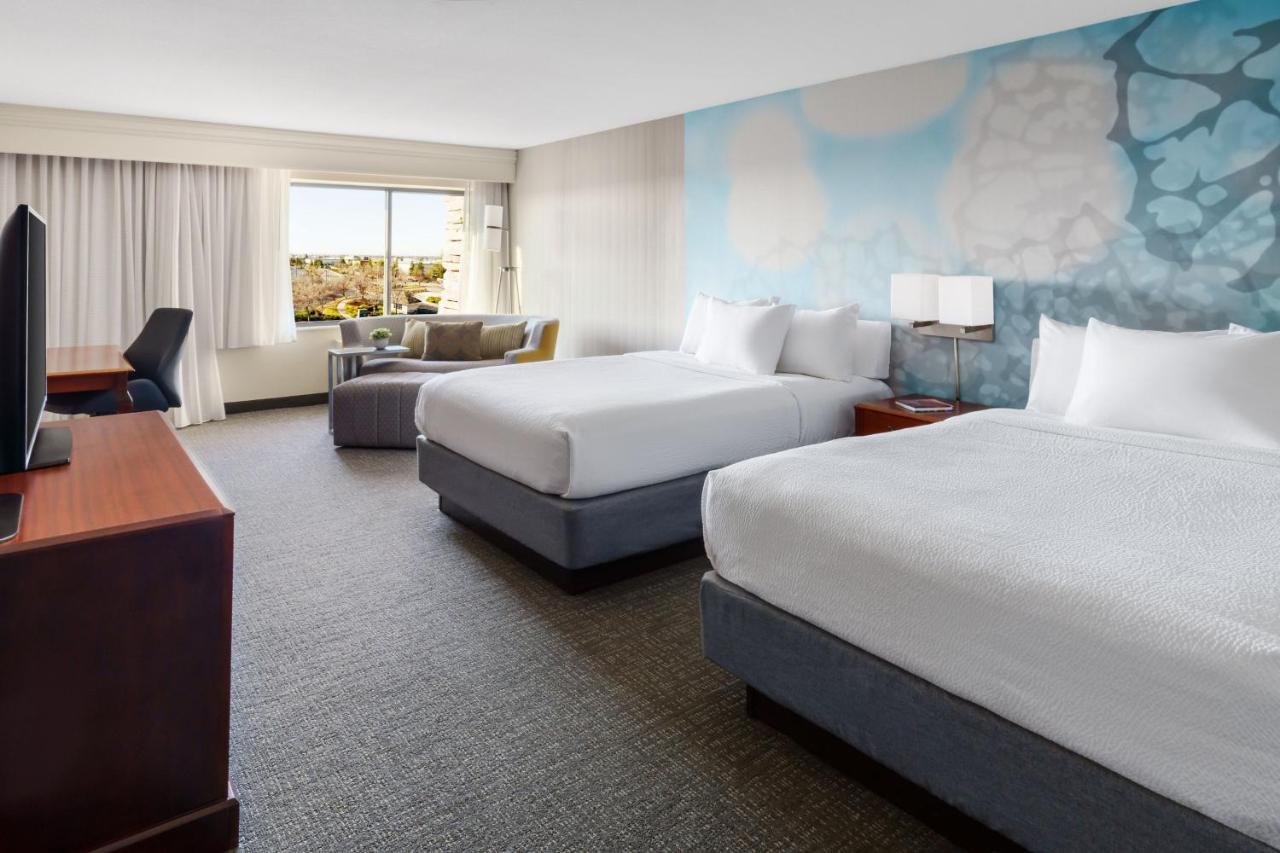 | Courtyard by Marriott Roseville Galleria Mall/Creekside Ridge Drive