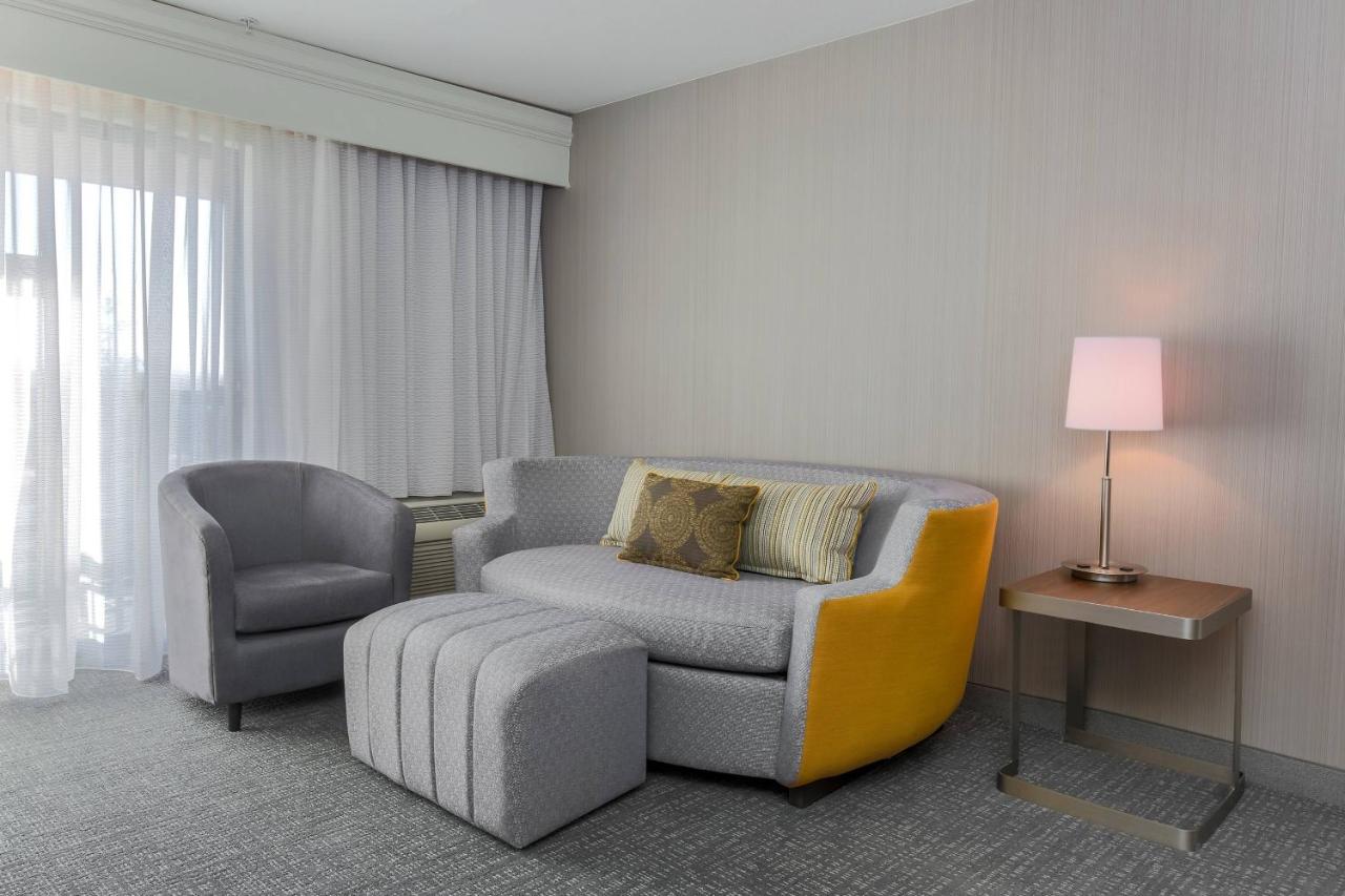 | Courtyard by Marriott Roseville Galleria Mall/Creekside Ridge Drive