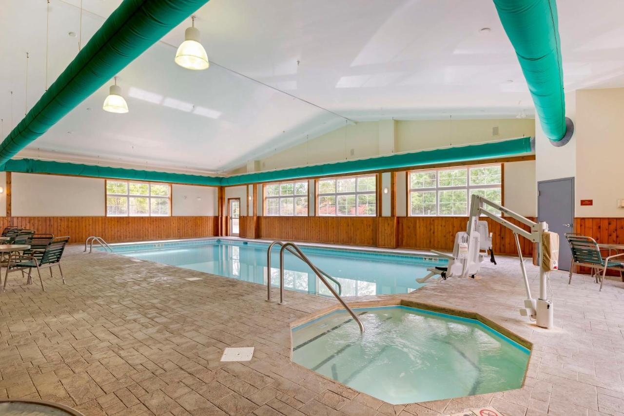 | Best Western Plus Crossroads Inn & Suites