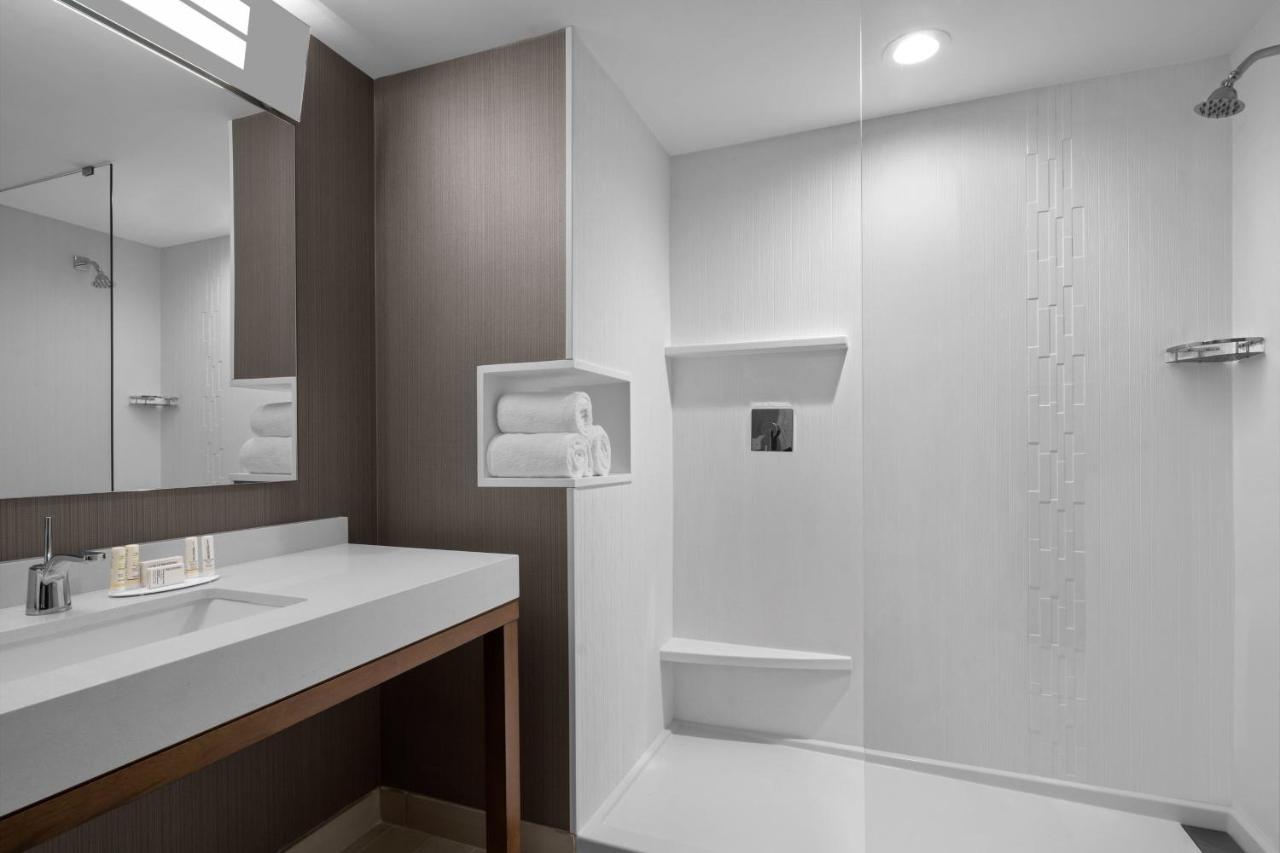 | Courtyard by Marriott Clearwater Beach