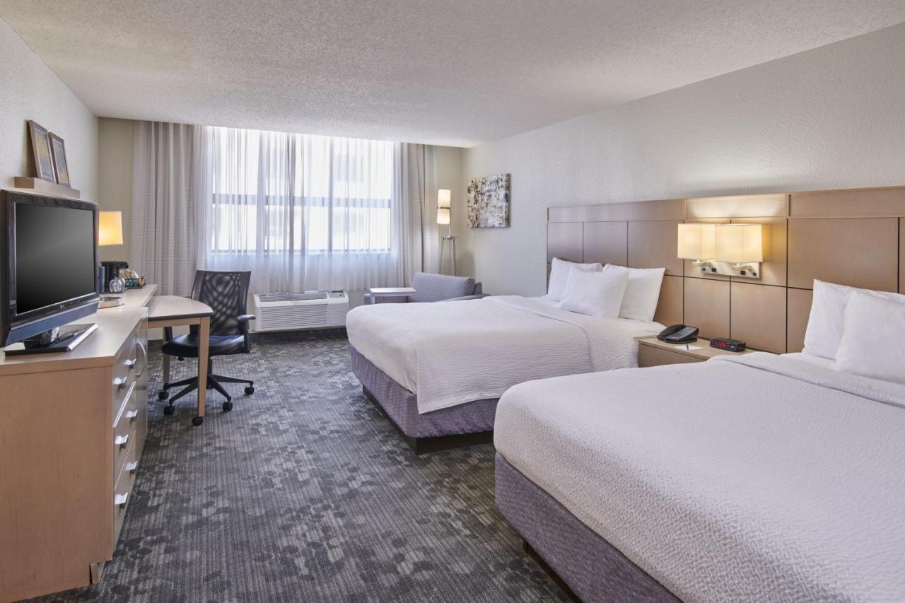 Queen Room with Two Queen Beds at Courtyard by Marriott Columbus Downtown