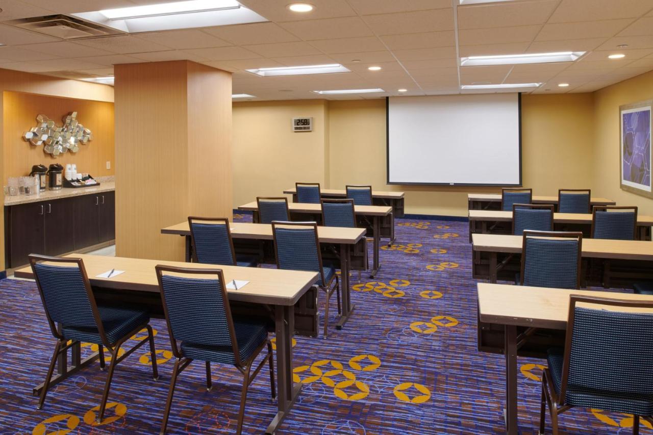 | Courtyard by Marriott Columbus Downtown