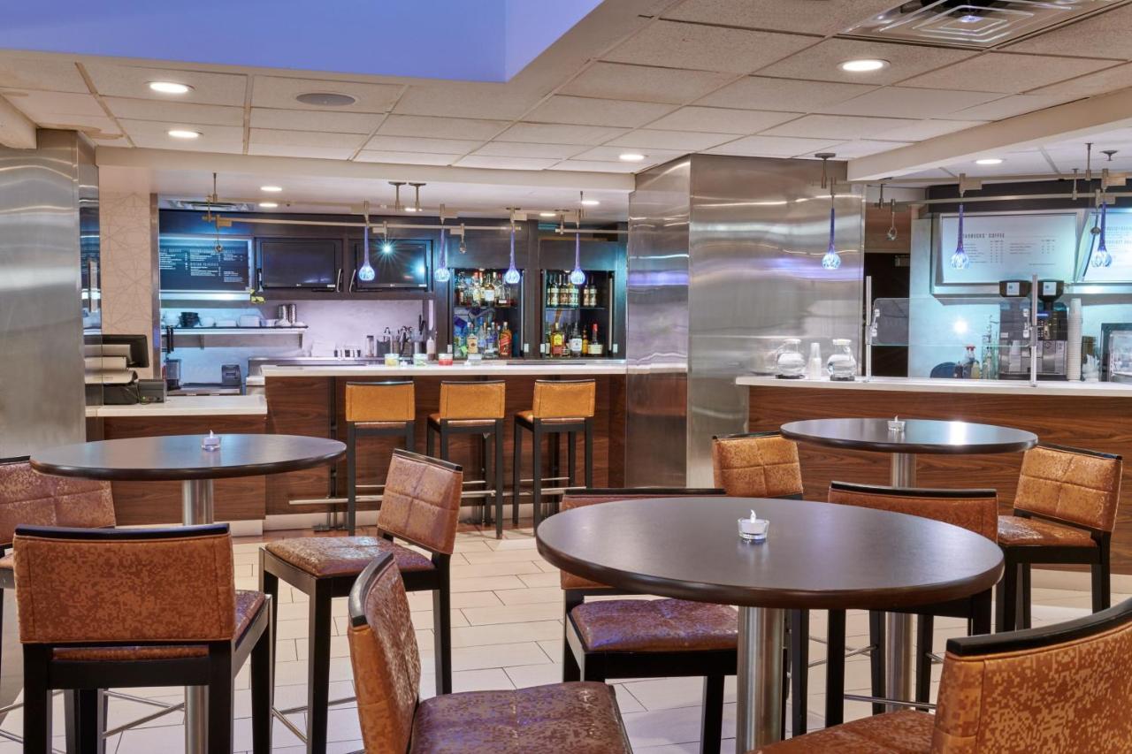 | Courtyard by Marriott Columbus Downtown