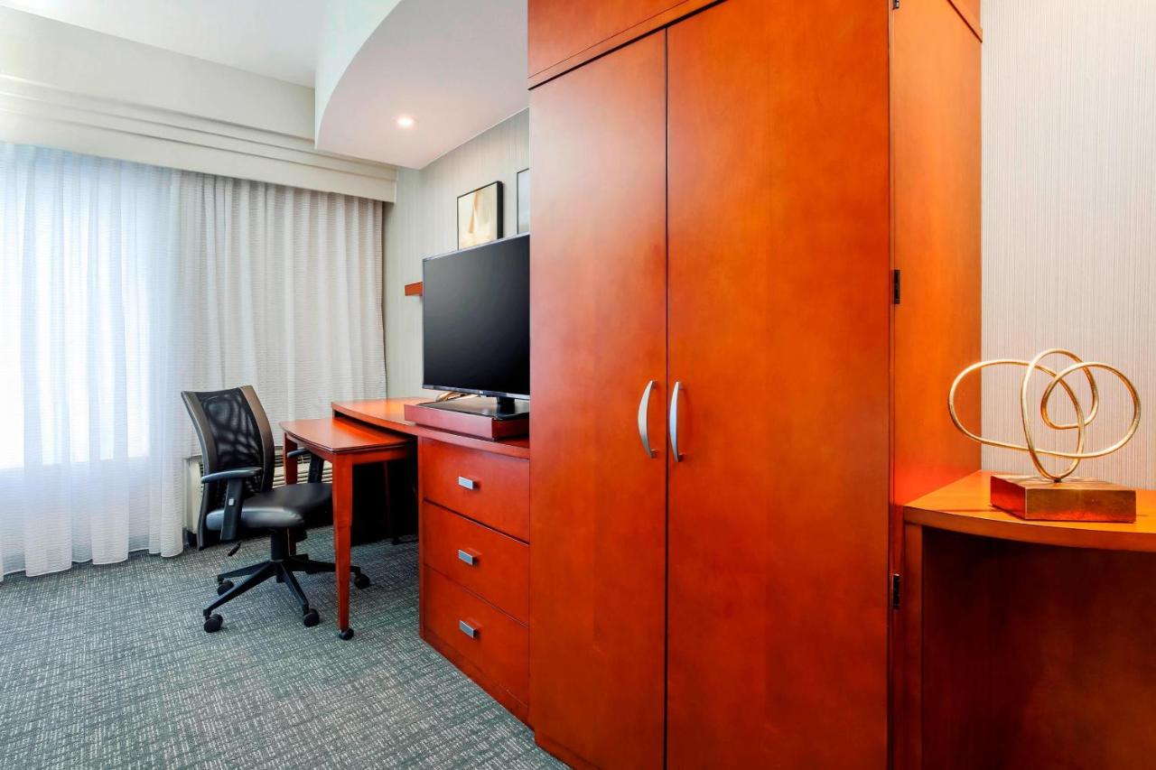 King Room with Sofa Bed and Adapted Tub - Mobility and Hearing Accessible at Courtyard by Marriott Dallas Arlington South