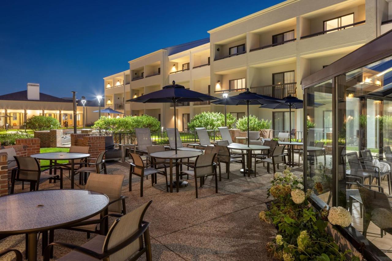 | Courtyard Chicago Waukegan Gurnee