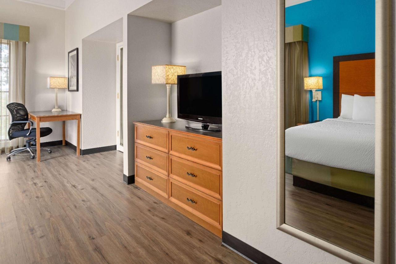 | La Quinta Inn by Wyndham Pittsburgh Airport