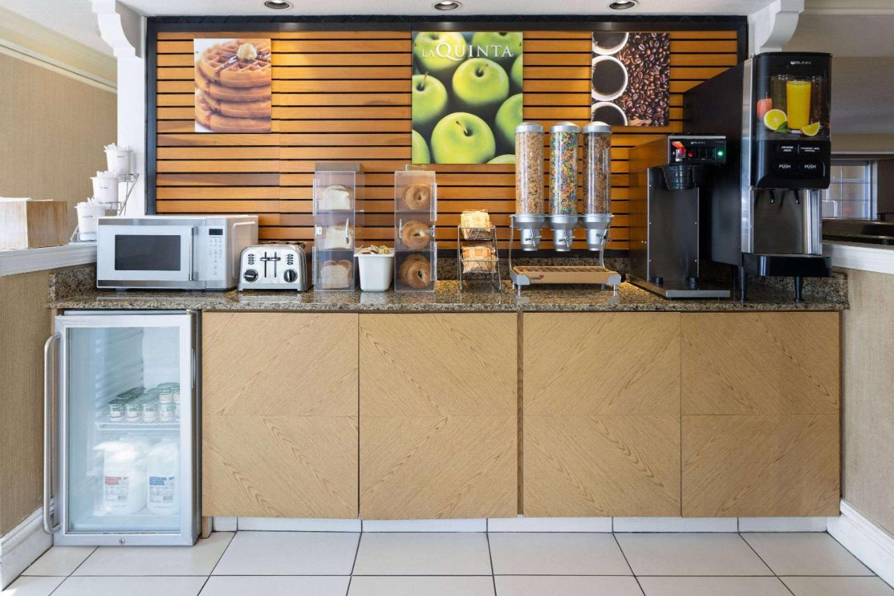 | La Quinta Inn by Wyndham Pittsburgh Airport