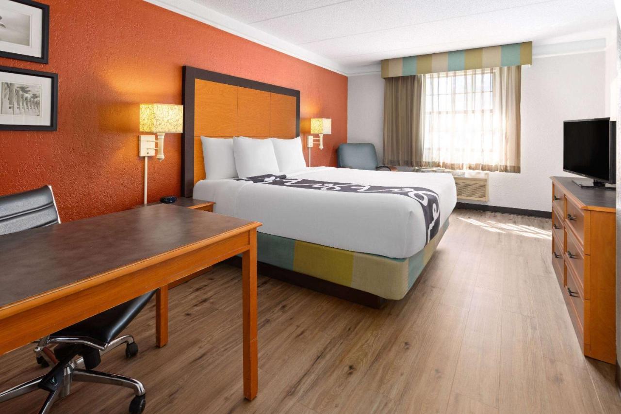 | La Quinta Inn by Wyndham Pittsburgh Airport